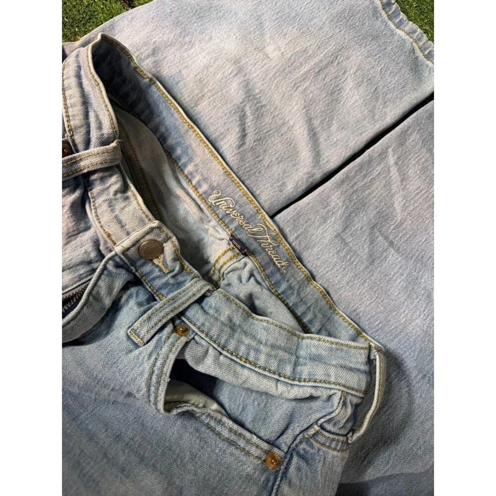 WomenJeans - Picture 2 of 4